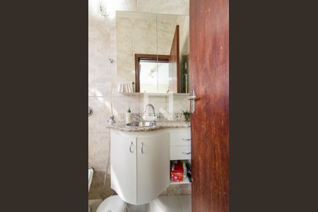 Banheiro da suíte de casa à venda com 3 quartos, 120m² em Jardim Montanhês, Belo Horizonte