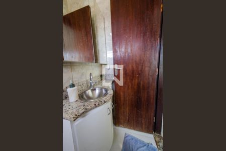 Banheiro da suíte de casa à venda com 3 quartos, 120m² em Jardim Montanhês, Belo Horizonte