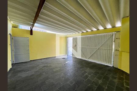 Garagem de casa à venda com 3 quartos, 300m² em Vila Fachini, São Paulo