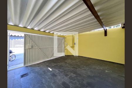 Garagem de casa à venda com 3 quartos, 300m² em Vila Fachini, São Paulo