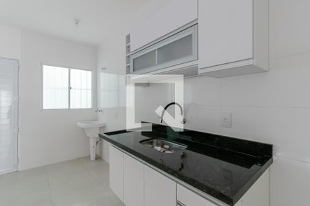 Sala e Cozinha de casa de condomínio para alugar com 1 quarto, 32m² em Vila Santo Estefano, São Paulo