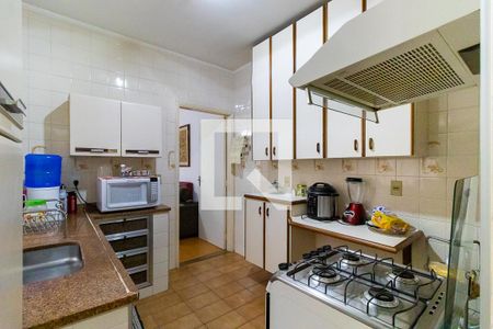 Casa à venda com 262m², 5 quartos e 4 vagas Casa à venda com 262m², 5 quartos e 4 vagasCasa de fundos - Cozinha