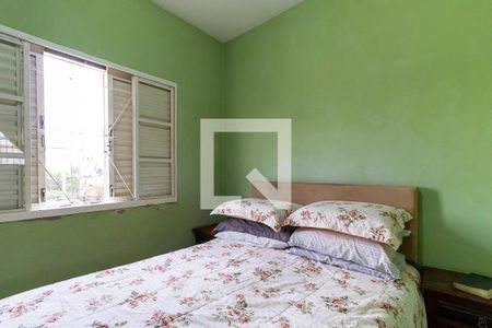 Casa à venda com 262m², 5 quartos e 4 vagas Casa à venda com 262m², 5 quartos e 4 vagasCasa de fundos - Quarto 1