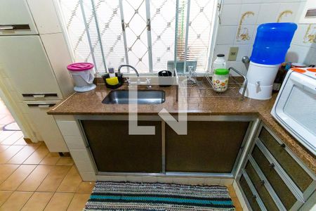 Casa à venda com 262m², 5 quartos e 4 vagas Casa à venda com 262m², 5 quartos e 4 vagasCasa de fundos - Cozinha