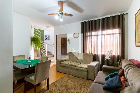 Casa à venda com 262m², 5 quartos e 4 vagas Casa à venda com 262m², 5 quartos e 4 vagasCasa de fundos - Sala