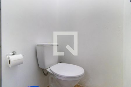 Casa à venda com 262m², 5 quartos e 4 vagas Casa à venda com 262m², 5 quartos e 4 vagasCasa de fundos - Lavabo