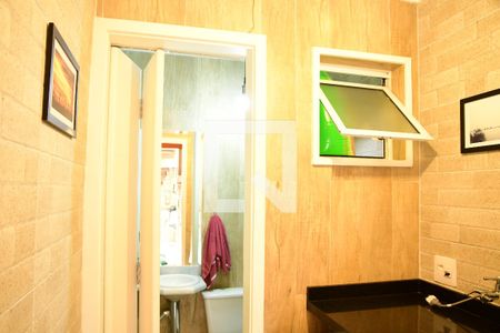 Casa de condomínio para alugar com 115m², 3 quartos e 2 vagasBanheiro de Serviço