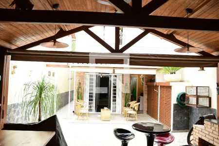 Casa de condomínio para alugar com 115m², 3 quartos e 2 vagasFundos