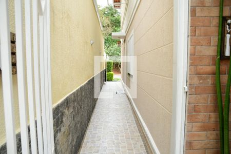 Casa de condomínio para alugar com 115m², 3 quartos e 2 vagasLateral