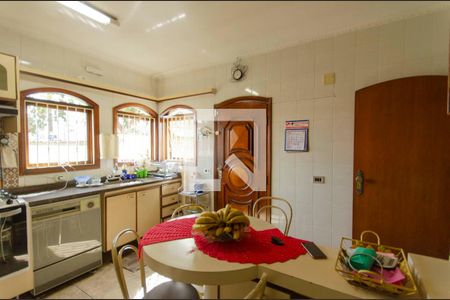 Casa para alugar com 590m², 5 quartos e 8 vagasCozinha