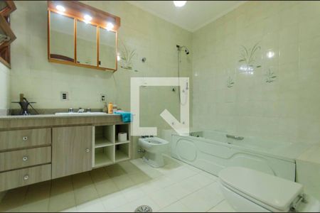 Casa para alugar com 590m², 5 quartos e 8 vagasBanheiro