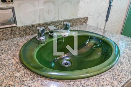 Casa de condomínio à venda com 478m², 4 quartos e 3 vagas Casa de condomínio à venda com 478m², 4 quartos e 3 vagasDetalhe do Banheiro Social