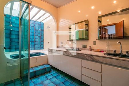 Casa de condomínio à venda com 478m², 4 quartos e 3 vagas Casa de condomínio à venda com 478m², 4 quartos e 3 vagasBanheiro da Suíte 2