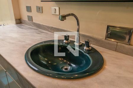 Casa de condomínio à venda com 478m², 4 quartos e 3 vagas Casa de condomínio à venda com 478m², 4 quartos e 3 vagasDetalhe do Banheiro da Suíte 2