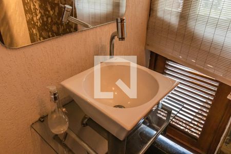 Casa de condomínio à venda com 478m², 4 quartos e 3 vagas Casa de condomínio à venda com 478m², 4 quartos e 3 vagasLavabo