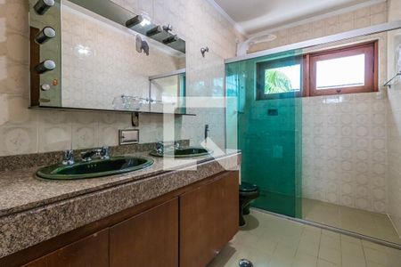 Casa de condomínio à venda com 478m², 4 quartos e 3 vagas Casa de condomínio à venda com 478m², 4 quartos e 3 vagasBanheiro Social