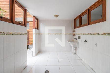 Casa de condomínio à venda com 478m², 4 quartos e 3 vagas Casa de condomínio à venda com 478m², 4 quartos e 3 vagasÁrea de Serviço