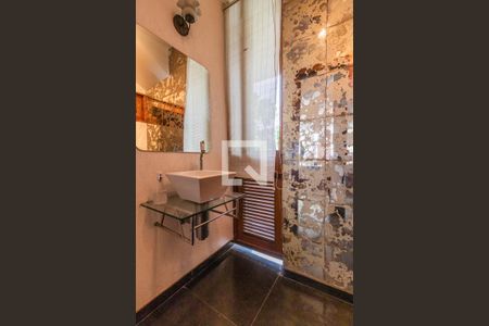 Casa de condomínio à venda com 478m², 4 quartos e 3 vagas Casa de condomínio à venda com 478m², 4 quartos e 3 vagasLavabo