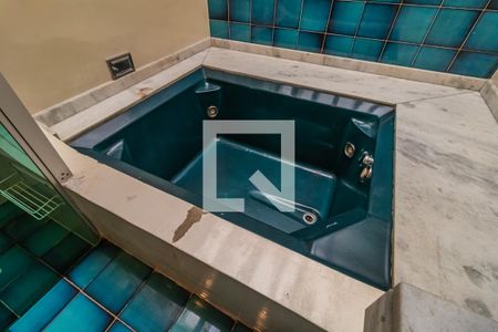 Casa de condomínio à venda com 478m², 4 quartos e 3 vagas Casa de condomínio à venda com 478m², 4 quartos e 3 vagasDetalhe do Banheiro da Suíte 2