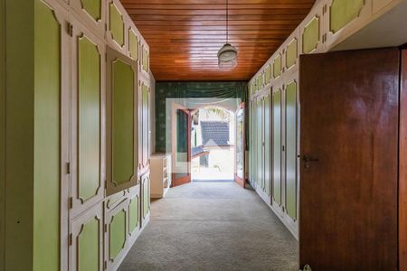 Casa de condomínio à venda com 478m², 4 quartos e 3 vagas Casa de condomínio à venda com 478m², 4 quartos e 3 vagasQuarto 1