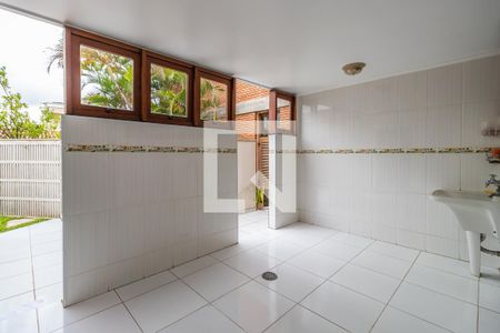 Casa de condomínio à venda com 478m², 4 quartos e 3 vagas Casa de condomínio à venda com 478m², 4 quartos e 3 vagasÁrea de Serviço