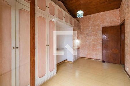 Casa de condomínio à venda com 478m², 4 quartos e 3 vagas Casa de condomínio à venda com 478m², 4 quartos e 3 vagasQuarto 2