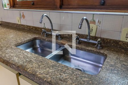 Casa de condomínio à venda com 478m², 4 quartos e 3 vagas Casa de condomínio à venda com 478m², 4 quartos e 3 vagasDetalhe da Cozinha