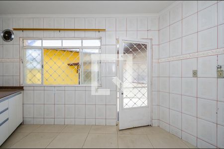 Casa à venda com 200m², 3 quartos e 4 vagasCozinha anexo