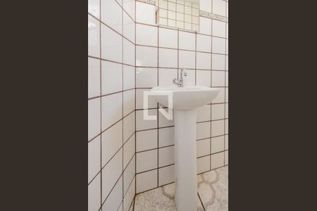 Casa à venda com 200m², 3 quartos e 4 vagasBanheiro 2 anexo