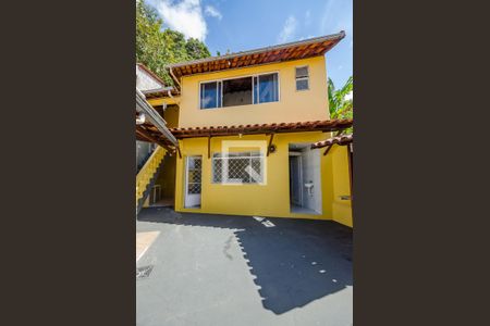 Casa à venda com 200m², 3 quartos e 4 vagasQuintal