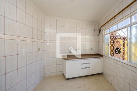 Casa à venda com 200m², 3 quartos e 4 vagasCozinha anexo