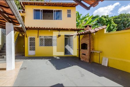Casa à venda com 200m², 3 quartos e 4 vagasQuintal