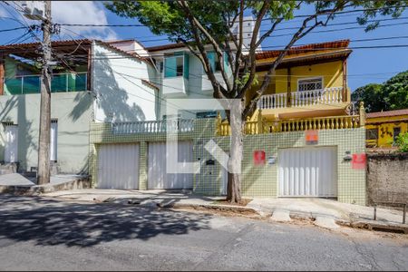 Casa à venda com 200m², 3 quartos e 4 vagasFachada
