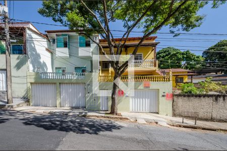 Casa à venda com 200m², 3 quartos e 4 vagasFachada
