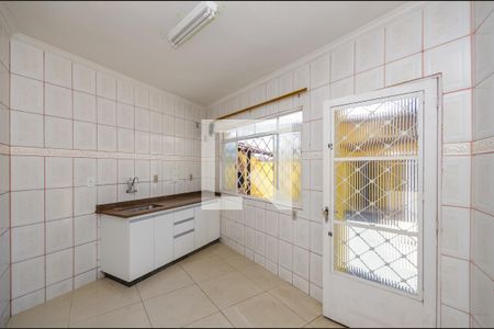 Casa à venda com 200m², 3 quartos e 4 vagasCozinha anexo