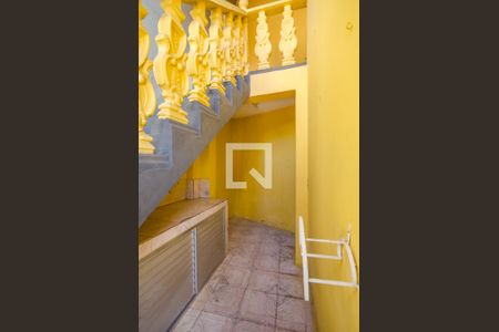 Casa à venda com 200m², 3 quartos e 4 vagasEscada
