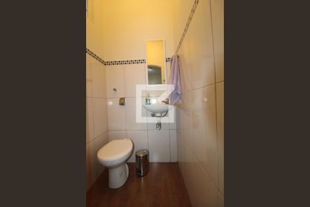 Casa à venda com 300m², 4 quartos e 5 vagasBanheiro 