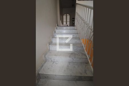 Casa à venda com 300m², 4 quartos e 5 vagasEscada
