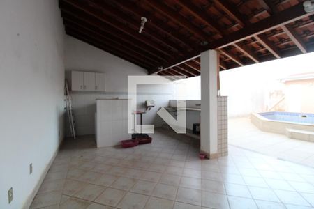Quintal de casa à venda com 4 quartos, 300m² em Jardim Guanabara, Campinas