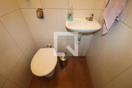 Casa à venda com 300m², 4 quartos e 5 vagasBanheiro 
