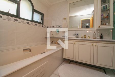 Apartamento à venda com 234m², 3 quartos e 4 vagasBanheiro Suíte