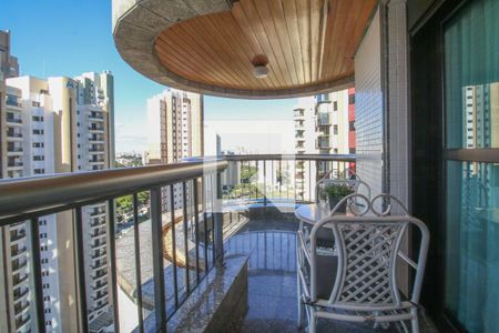 Apartamento à venda com 234m², 3 quartos e 4 vagasVaranda Suíte