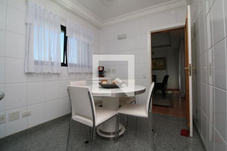 Apartamento à venda com 234m², 3 quartos e 4 vagasCozinha