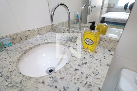 Apartamento à venda com 65m², 2 quartos e 2 vagasBanheiro da Suíte- pia