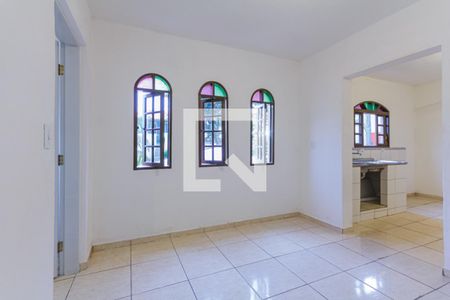 Casa para alugar com 180m², 4 quartos e 1 vaga Casa para alugar com 180m², 4 quartos e 1 vagaSala