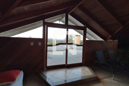 Casa à venda com 420m², 4 quartos e 2 vagas Casa à venda com 420m², 4 quartos e 2 vagasQuarto 4