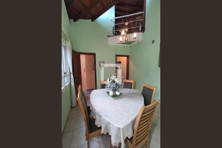 Casa à venda com 420m², 4 quartos e 2 vagas Casa à venda com 420m², 4 quartos e 2 vagasSala de Jantar