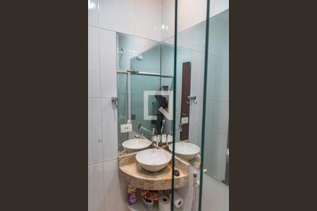 Casa à venda com 200m², 3 quartos e 2 vagasBanheiro