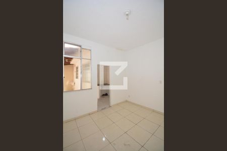 Sala de casa para alugar com 1 quarto, 35m² em Irajá, Rio de Janeiro
