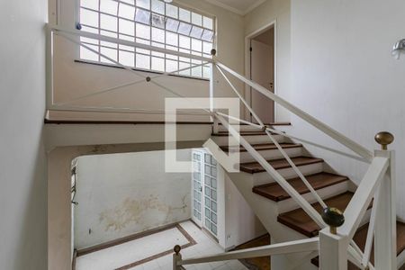 Casa para alugar com 450m², 6 quartos e 6 vagasEscada
